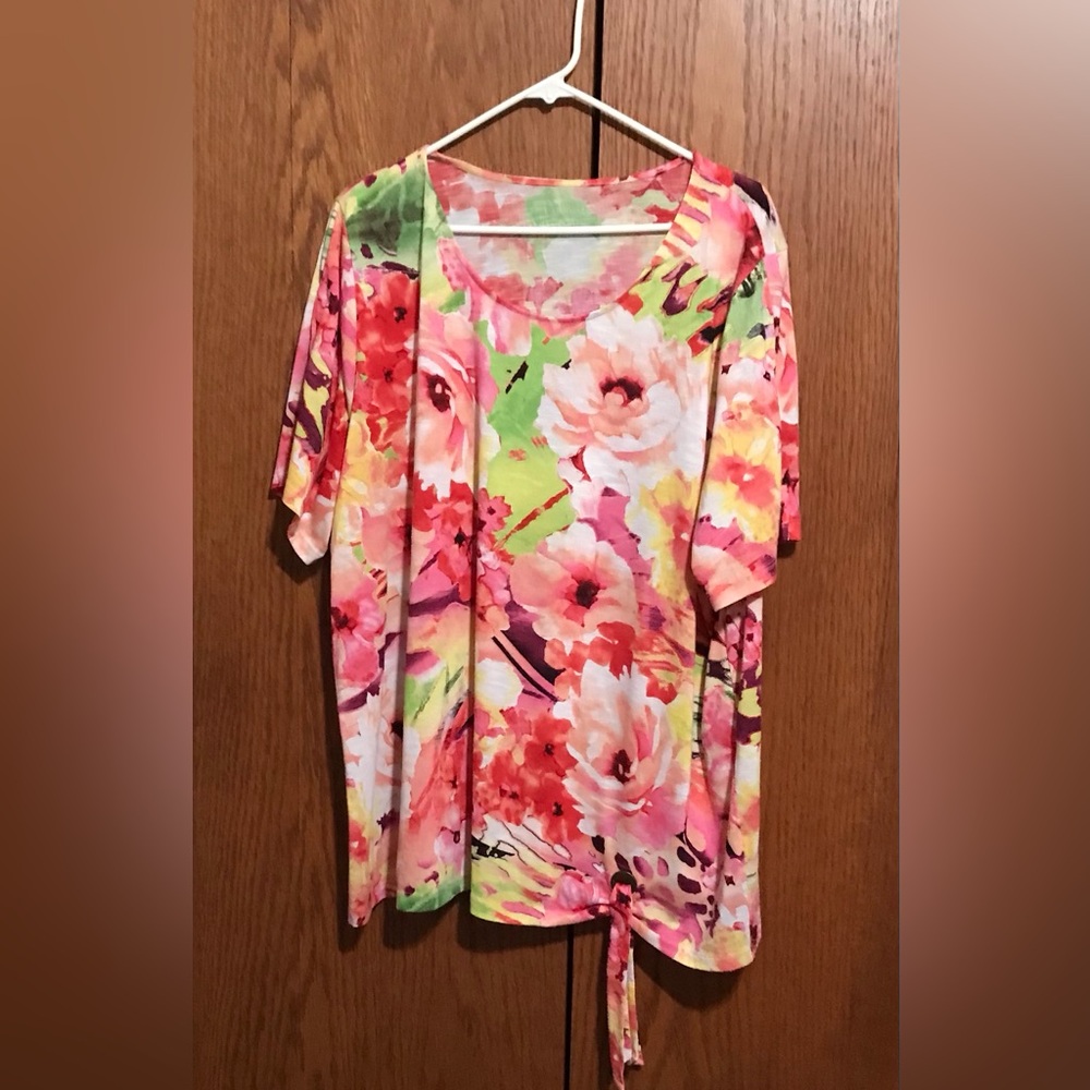 Catherines Size 2X 22/24W Floral Tie-Hem Women’s Top - Pink & Green Shirt